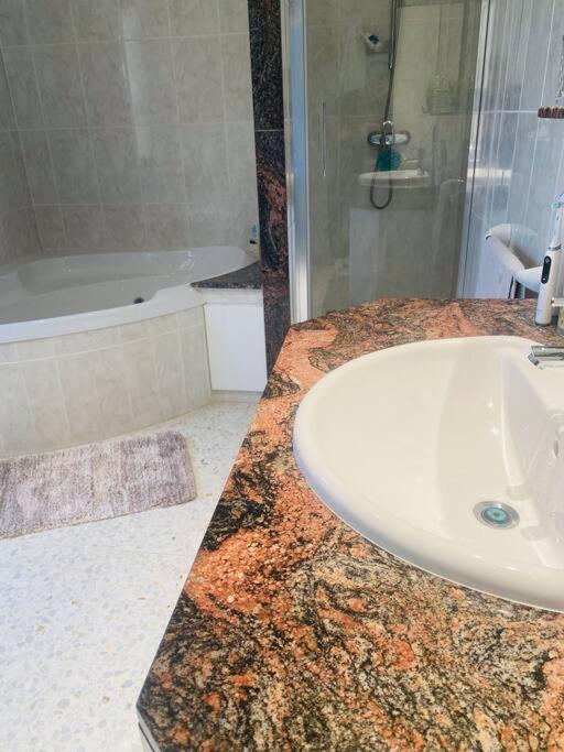 Impresionante Villa Con Piscina - Oliva Nova Luaran gambar