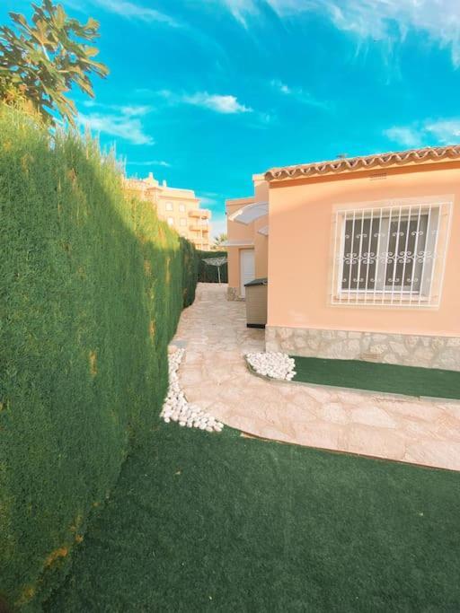 Impresionante Villa Con Piscina - Oliva Nova Luaran gambar