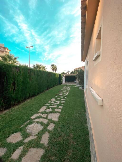 Impresionante Villa Con Piscina - Oliva Nova Luaran gambar