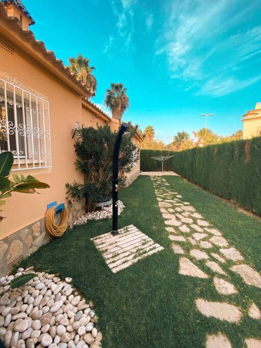 Impresionante Villa Con Piscina - Oliva Nova Luaran gambar