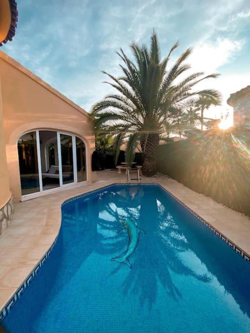 Impresionante Villa Con Piscina - Oliva Nova Luaran gambar