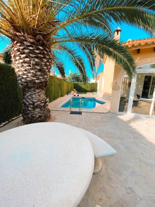 Impresionante Villa Con Piscina - Oliva Nova Luaran gambar
