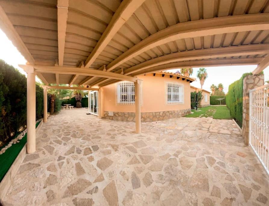 Impresionante Villa Con Piscina - Oliva Nova Luaran gambar