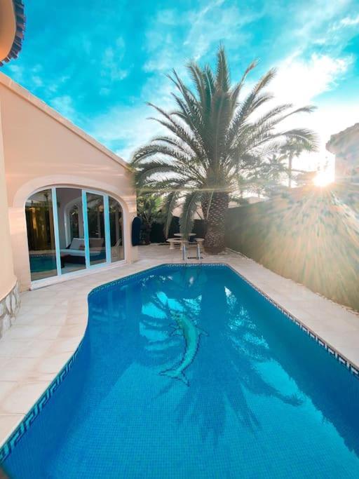 Impresionante Villa Con Piscina - Oliva Nova Luaran gambar